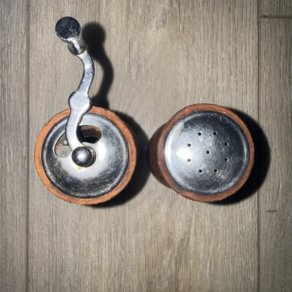 Vintage George‎ S.Thompson wood salt and pepper set made in California USA